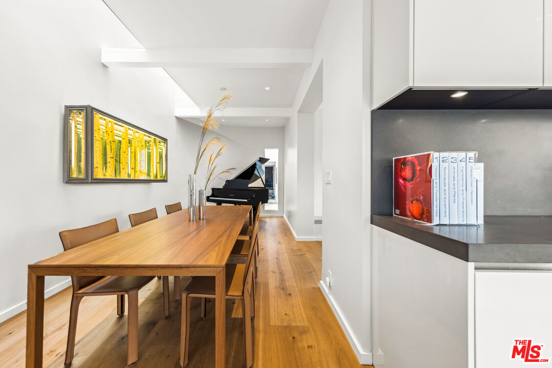 354 Amalfi Dr