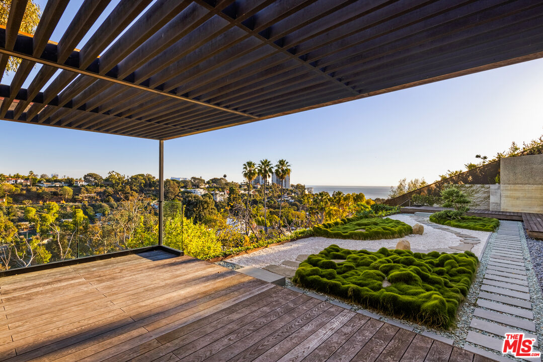 354 Amalfi Dr