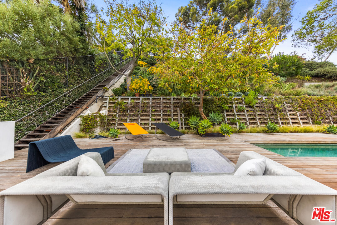 354 Amalfi Dr