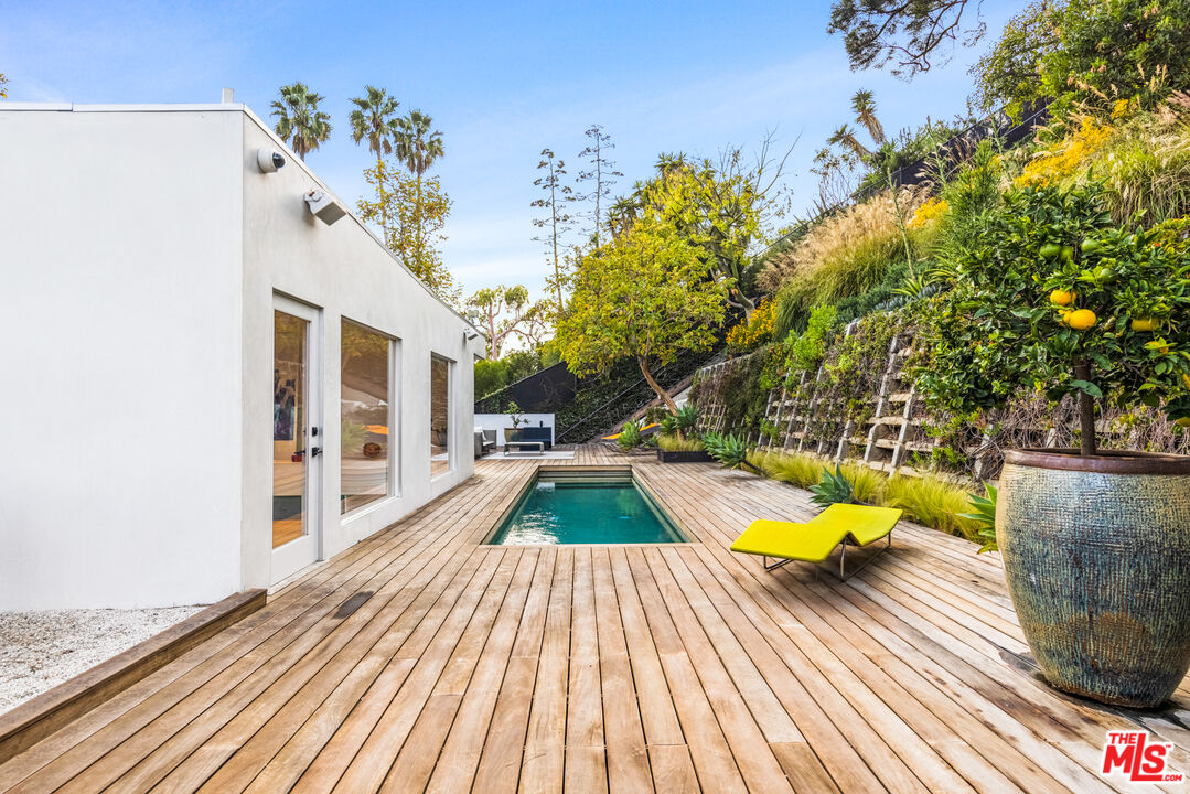 354 Amalfi Dr