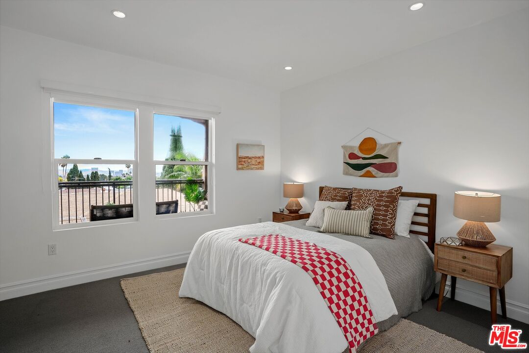 1248 N Laurel Ave Unit: 302
