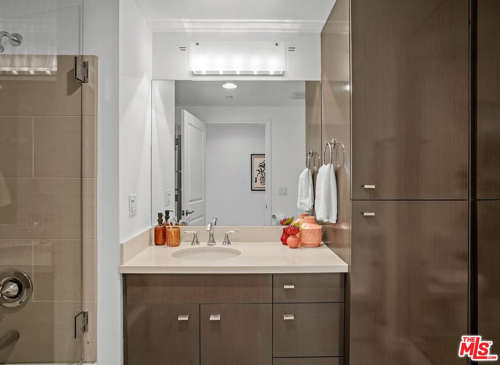 1248 N Laurel Ave Unit: 302