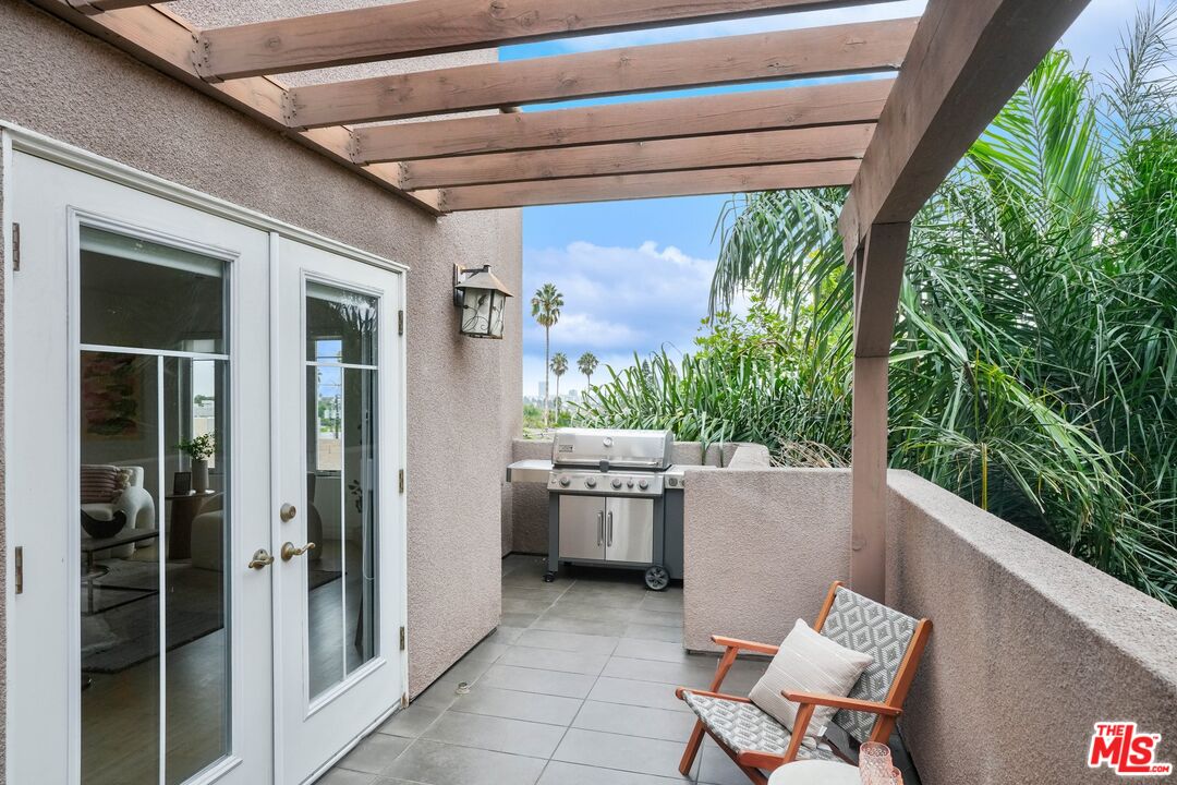 1248 N Laurel Ave Unit: 302