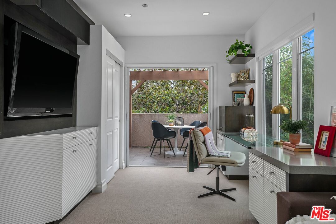 1248 N Laurel Ave Unit: 302
