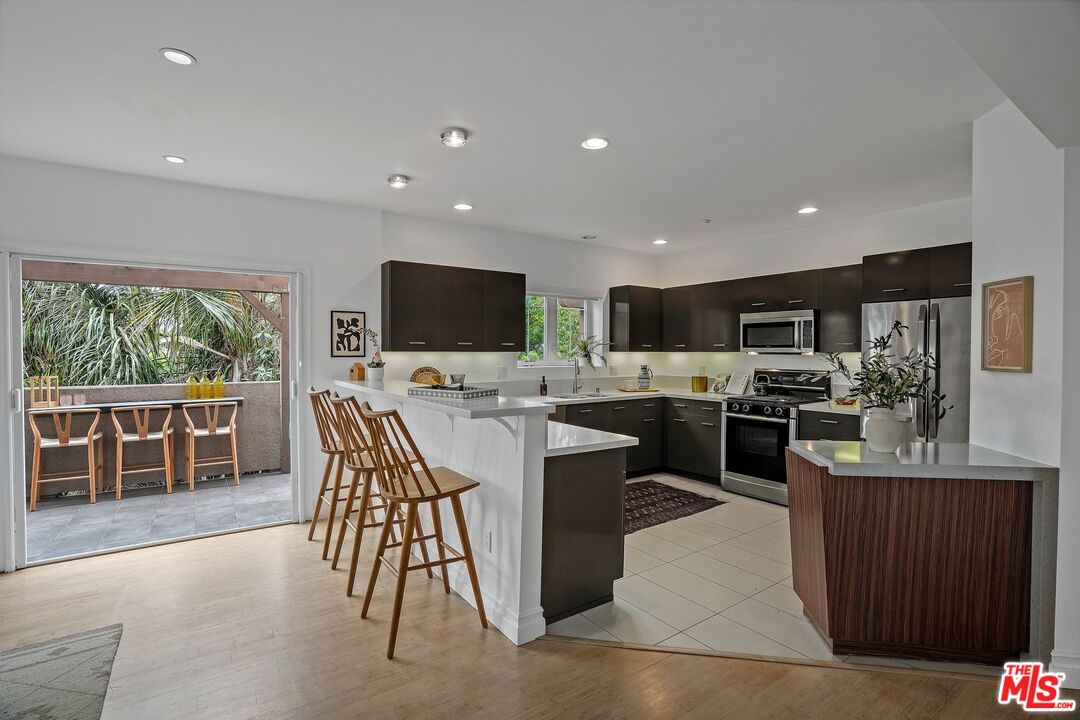 1248 N Laurel Ave Unit: 302