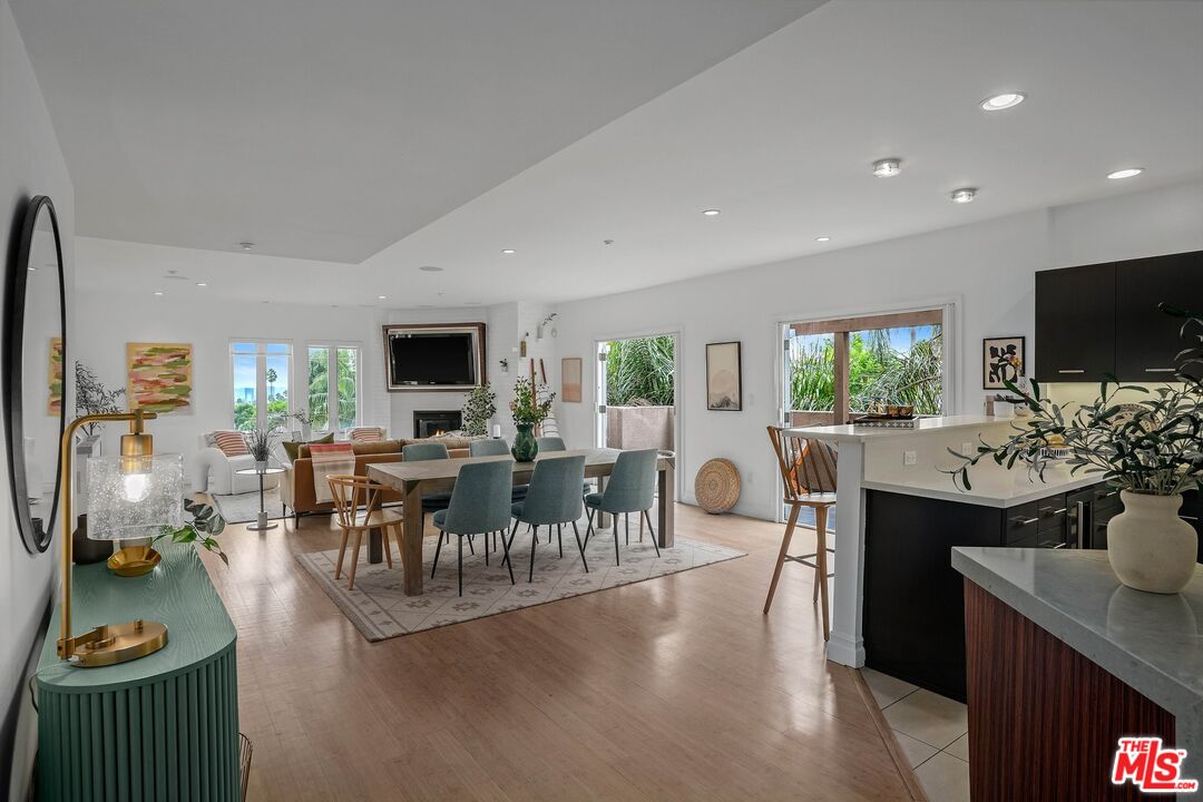 1248 N Laurel Ave Unit: 302