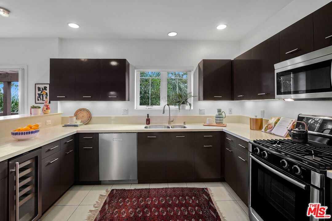1248 N Laurel Ave Unit: 302