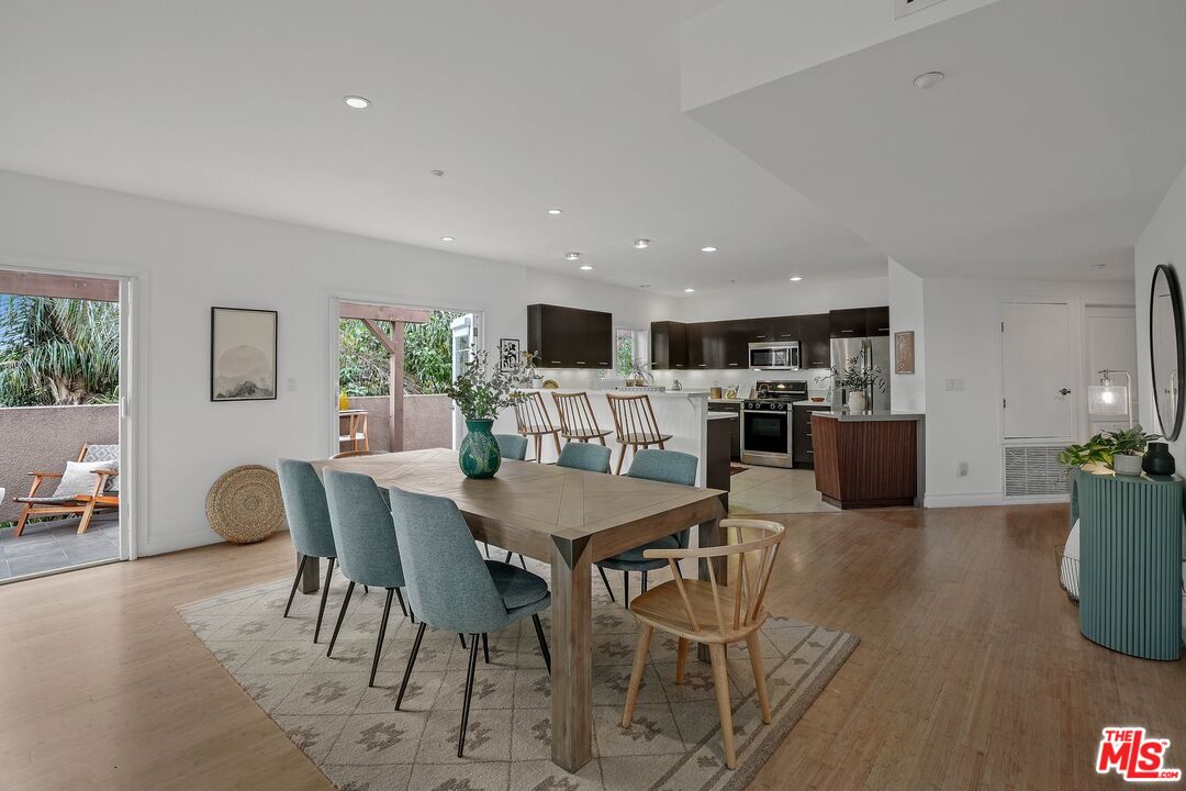 1248 N Laurel Ave Unit: 302