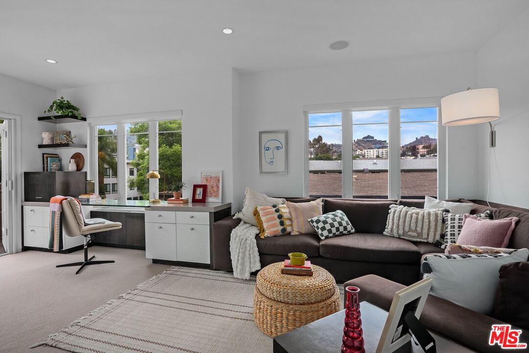 1248 N Laurel Ave Unit: 302
