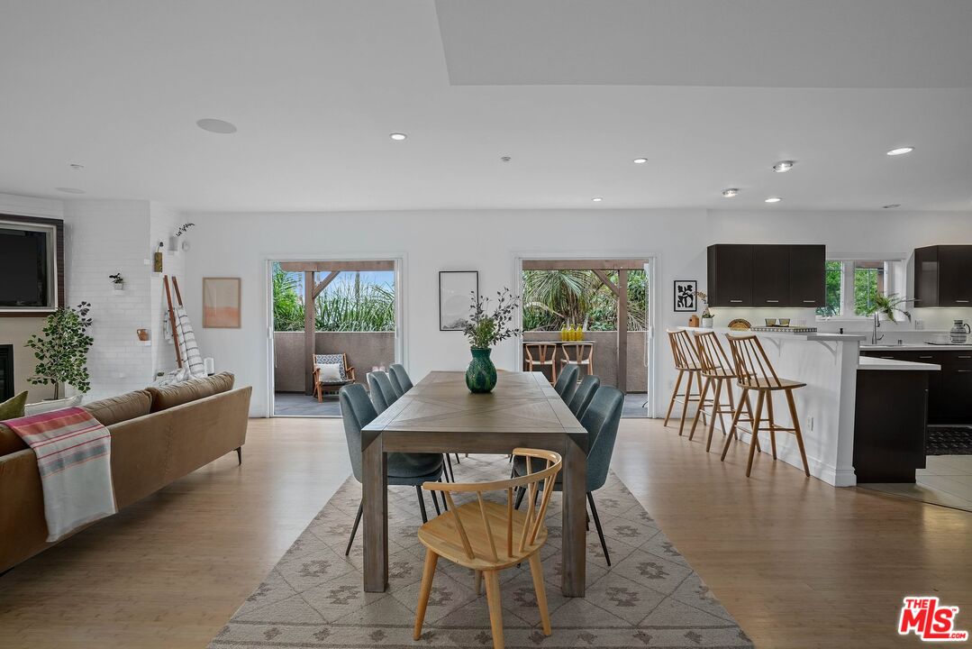 1248 N Laurel Ave Unit: 302