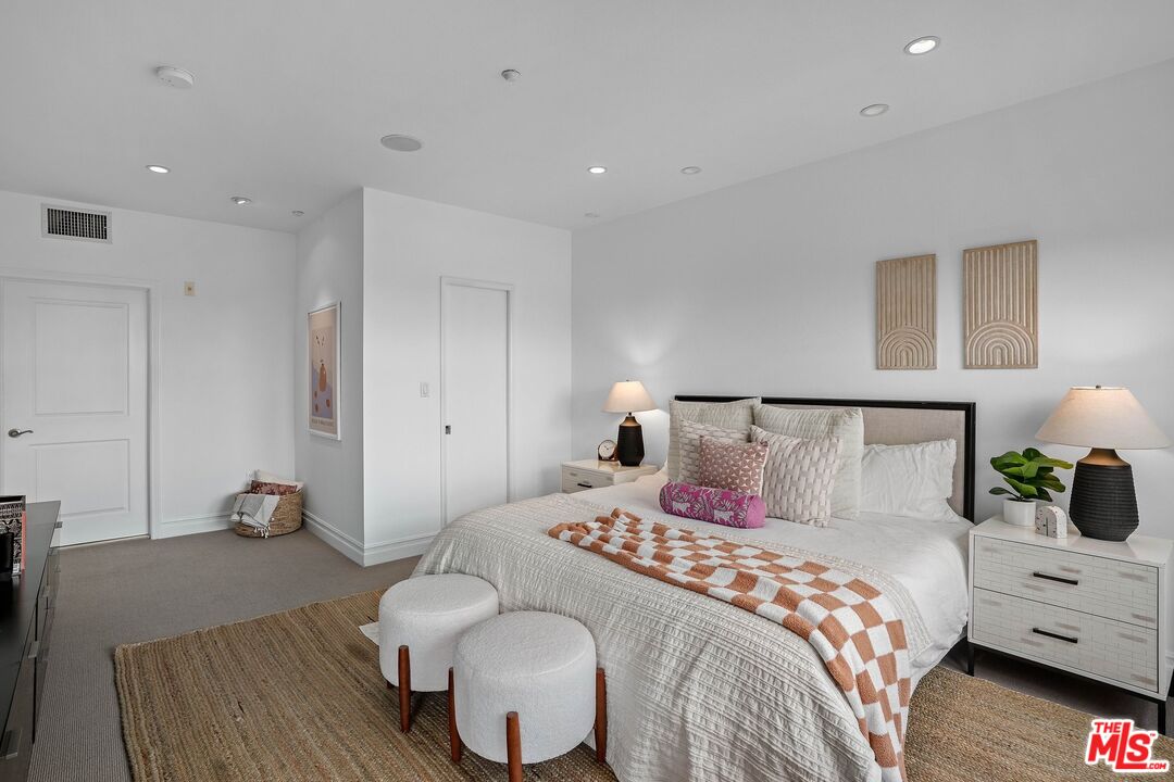 1248 N Laurel Ave Unit: 302
