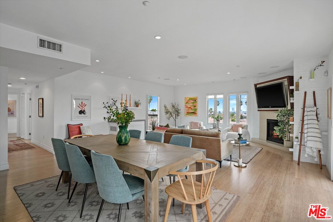 1248 N Laurel Ave Unit: 302