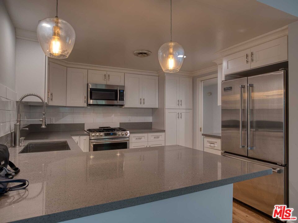 422 S Orange Grove Blvd Unit: 7