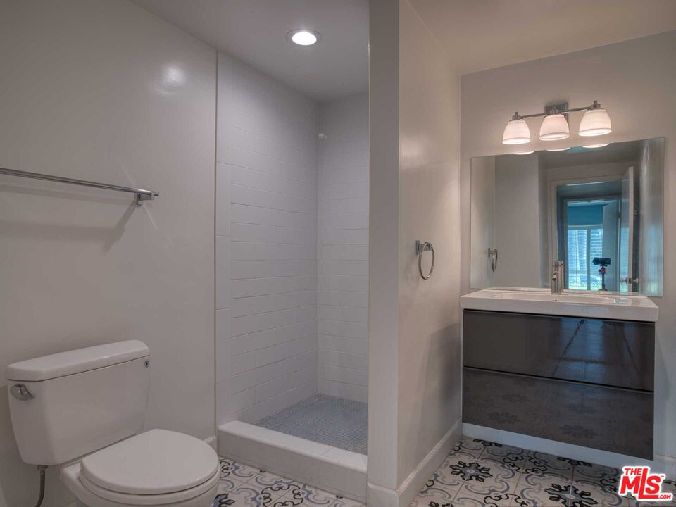 422 S Orange Grove Blvd Unit: 7