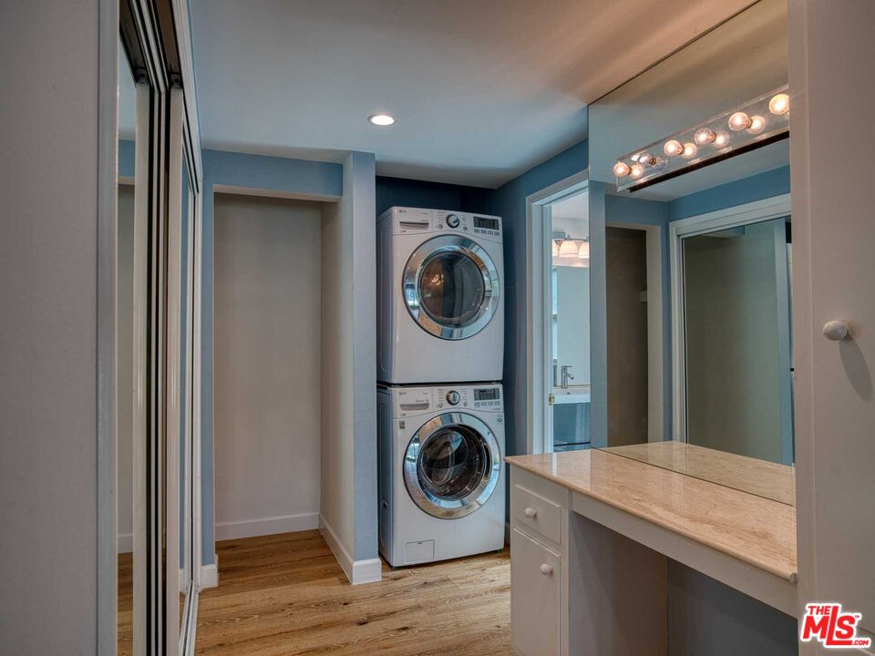 422 S Orange Grove Blvd Unit: 7