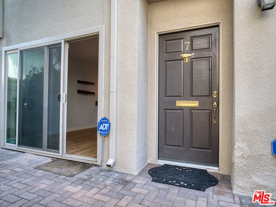 422 S Orange Grove Blvd Unit: 7