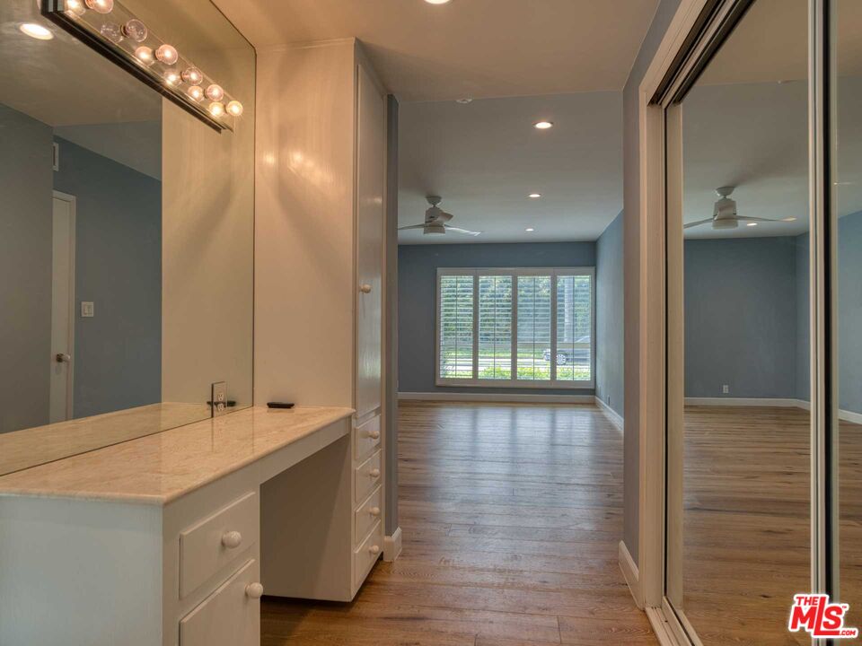 422 S Orange Grove Blvd Unit: 7
