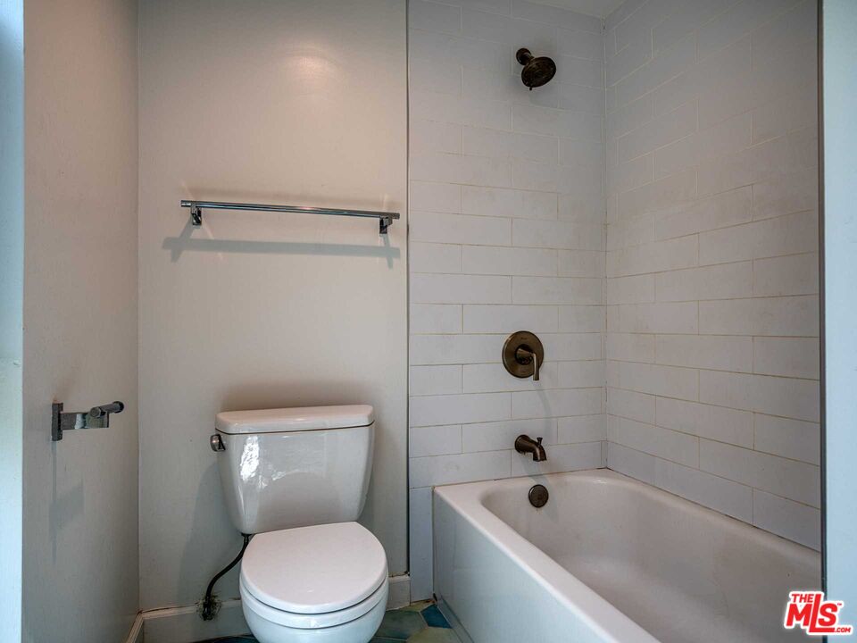 422 S Orange Grove Blvd Unit: 7