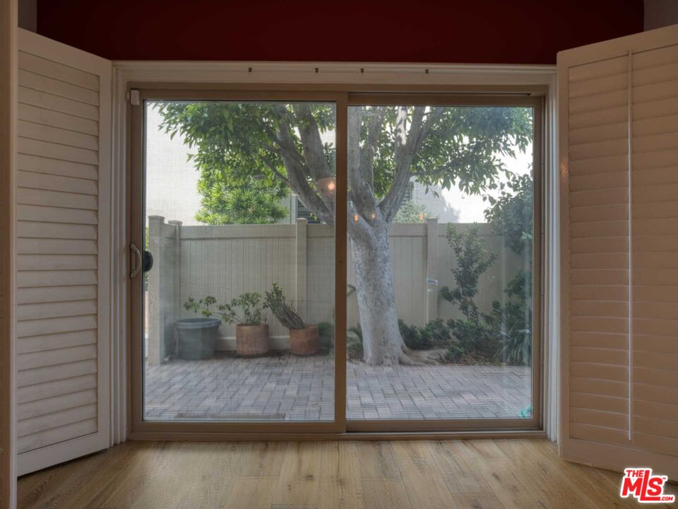 422 S Orange Grove Blvd Unit: 7