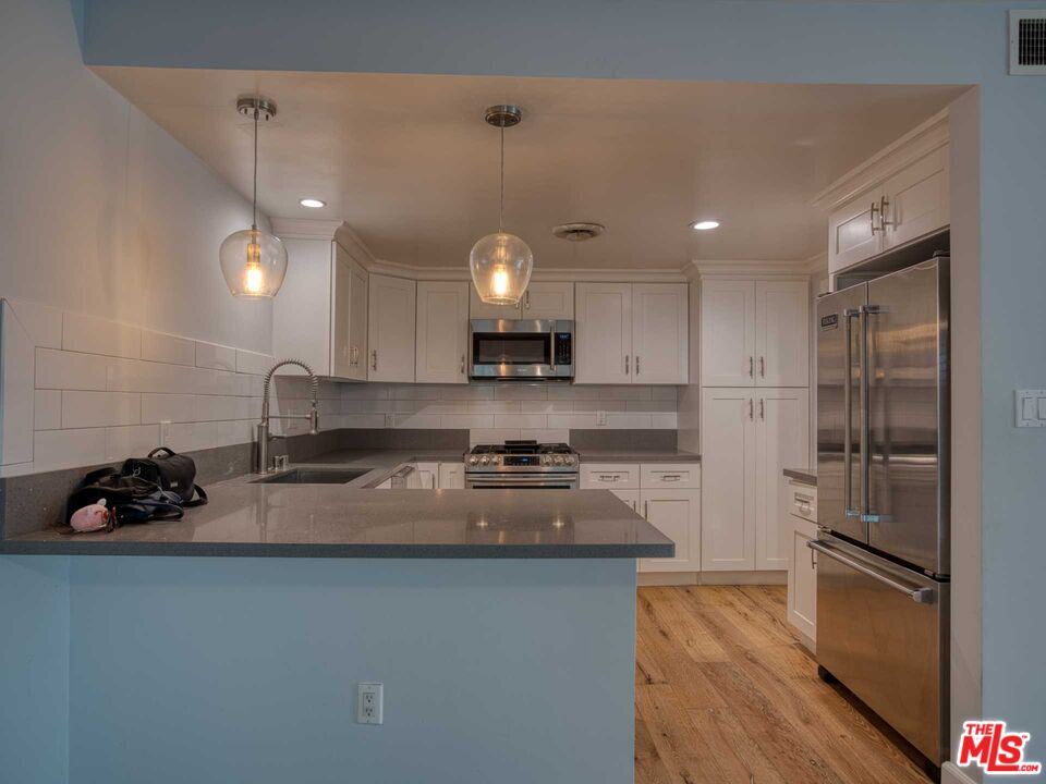 422 S Orange Grove Blvd Unit: 7