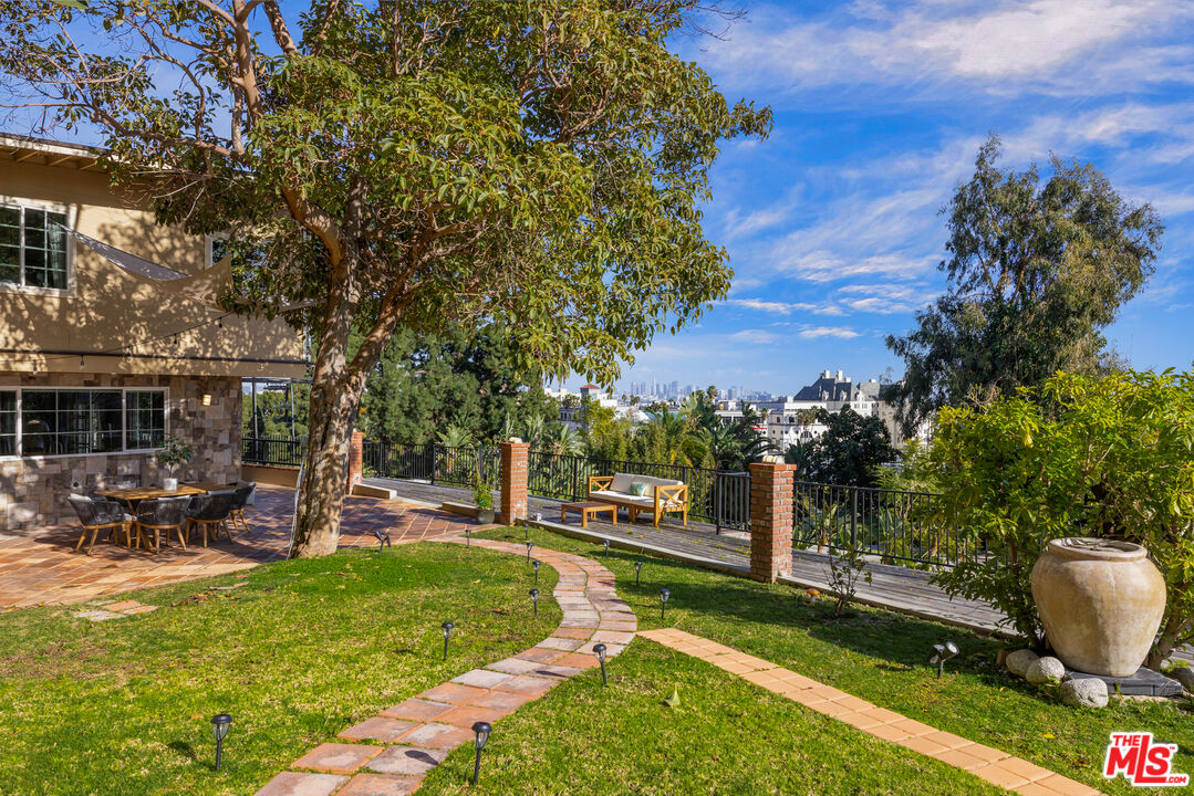 8221 Monteel Rd