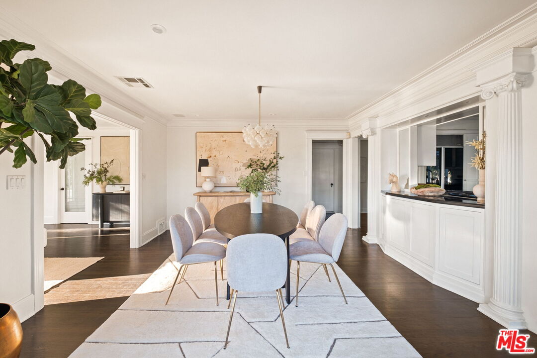 1734 N Gardner St