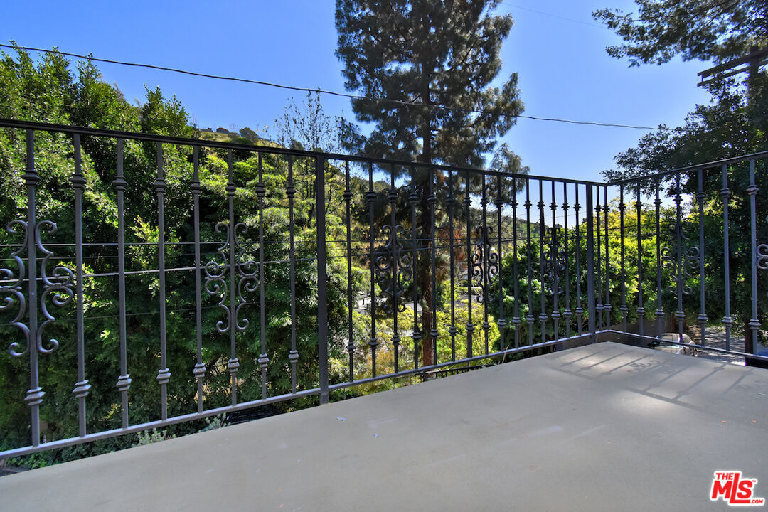 1839 N Beverly Dr