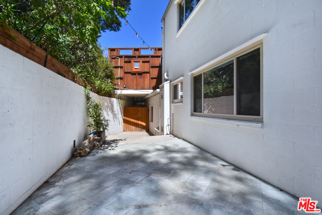 1839 N Beverly Dr