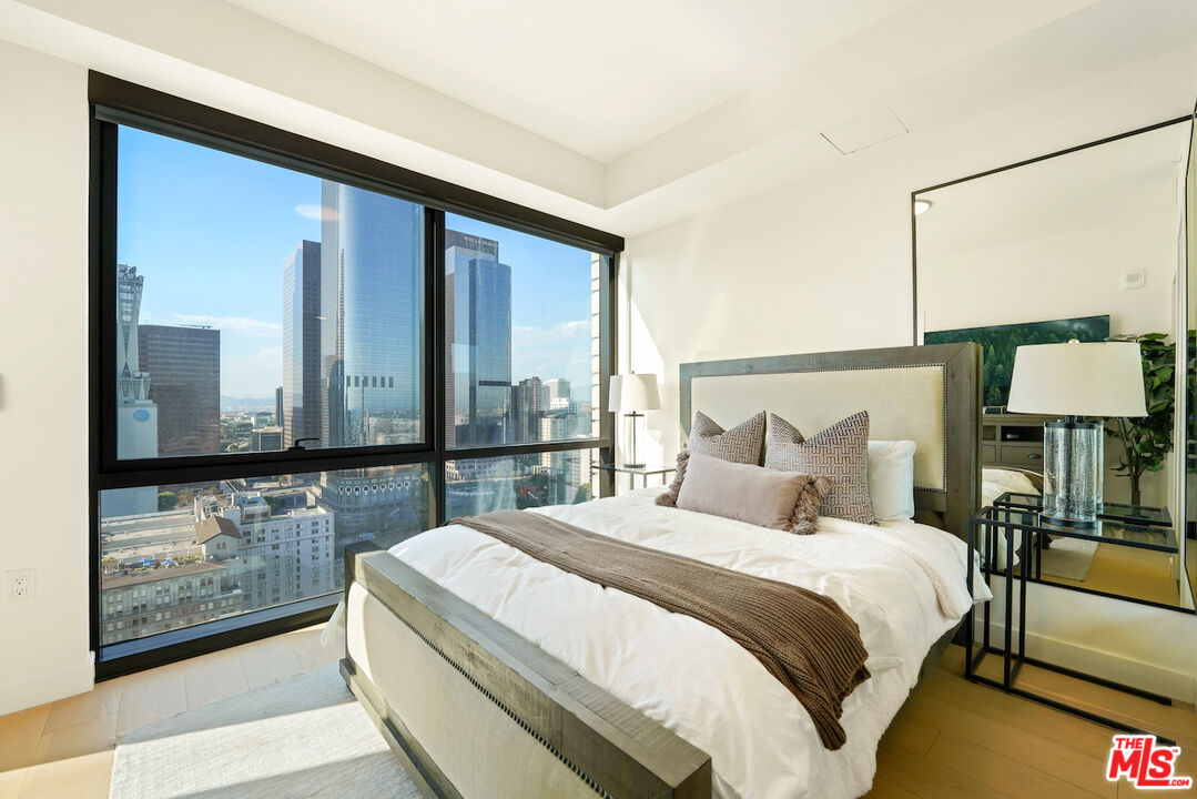 400 S Broadway Unit: 2910