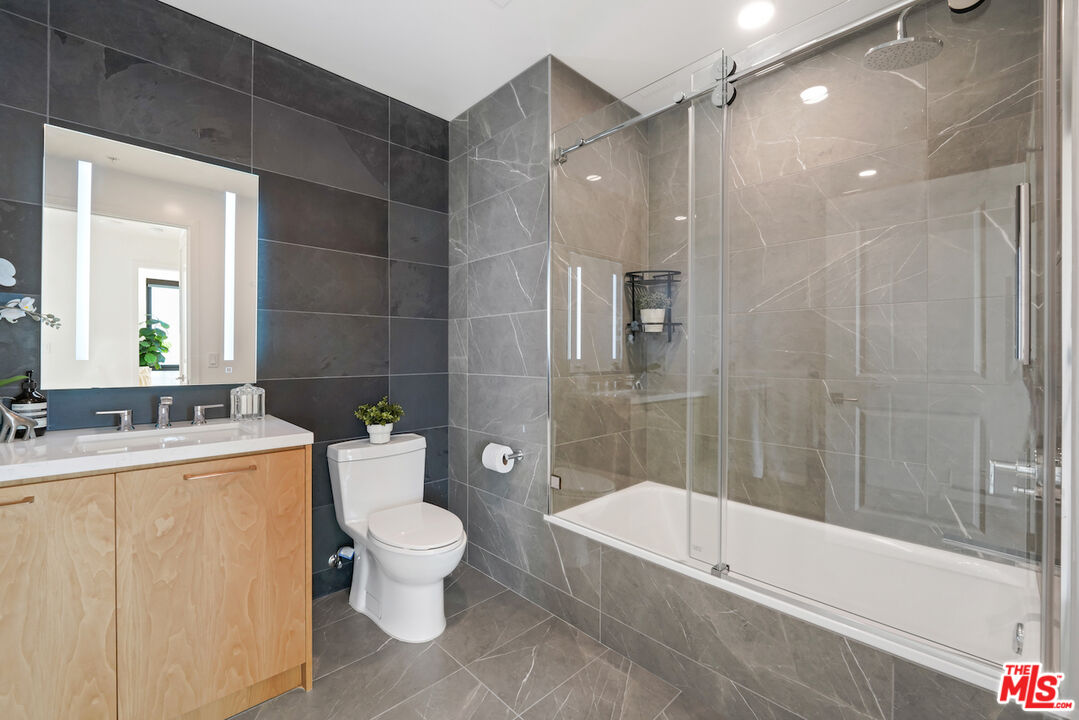 400 S Broadway Unit: 2910