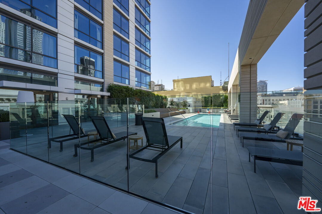 400 S Broadway Unit: 2910