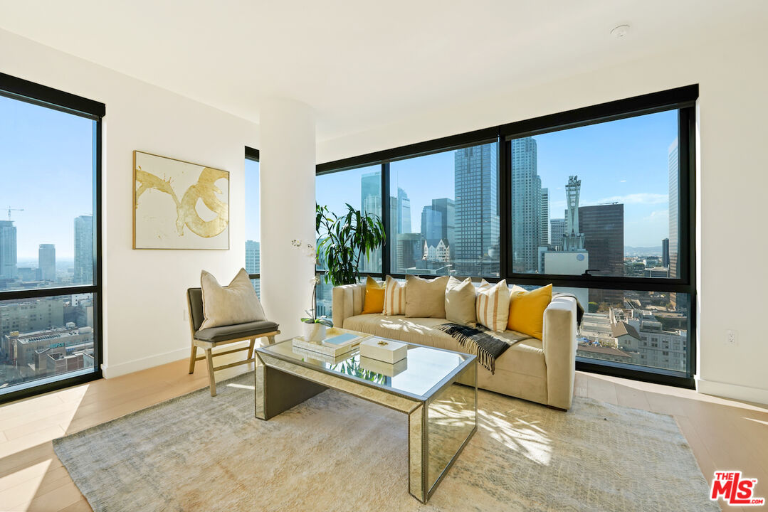 400 S Broadway Unit: 2910