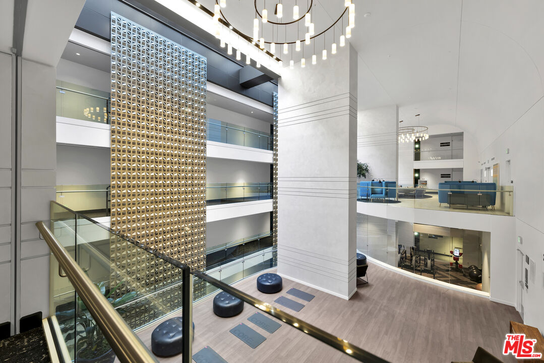 400 S Broadway Unit: 2910