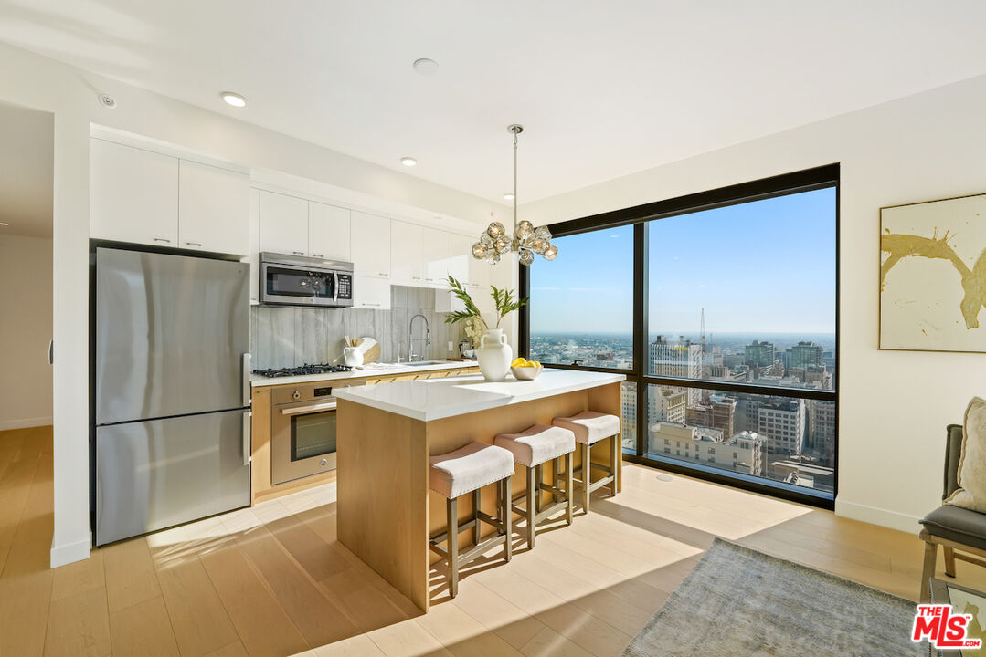 400 S Broadway Unit: 2910