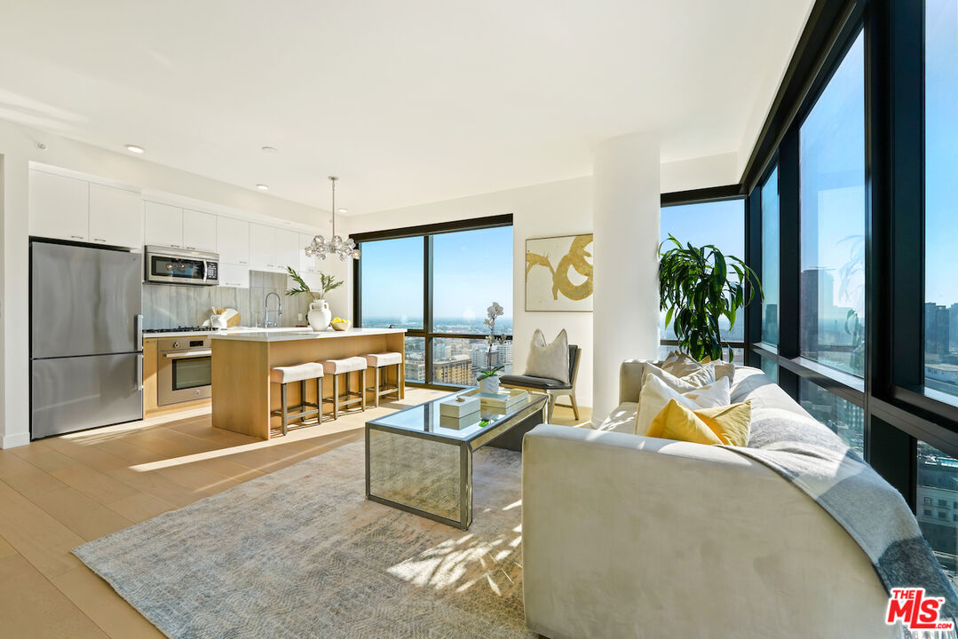 400 S Broadway Unit: 2910