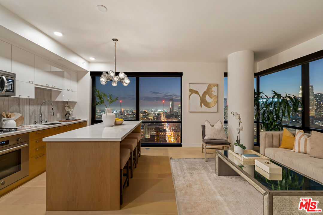 400 S Broadway Unit: 2910