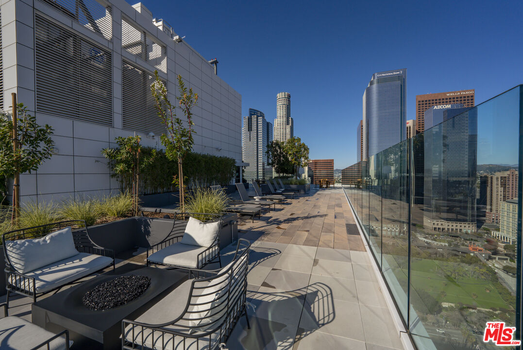 400 S Broadway Unit: 2910