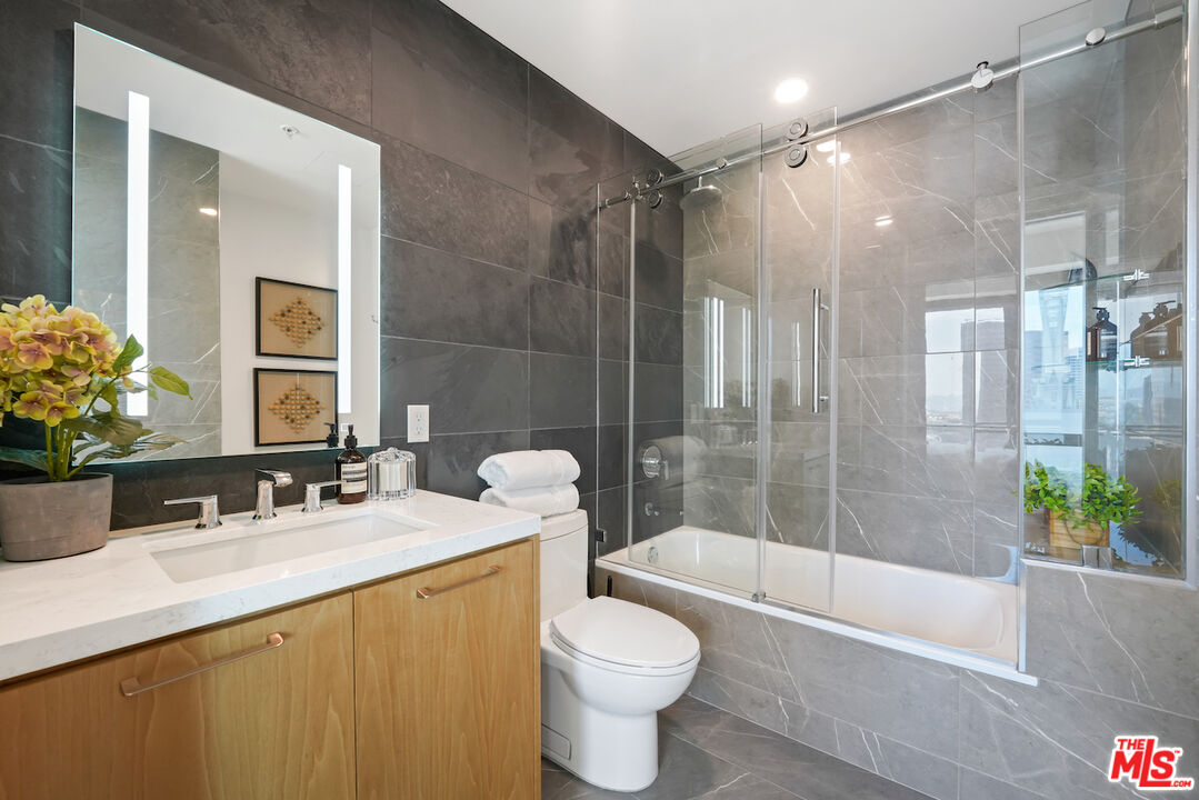 400 S Broadway Unit: 2910