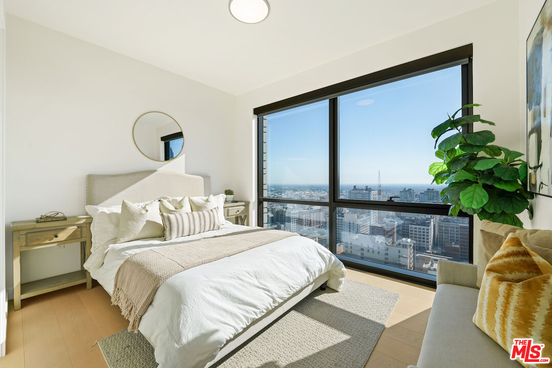 400 S Broadway Unit: 2910