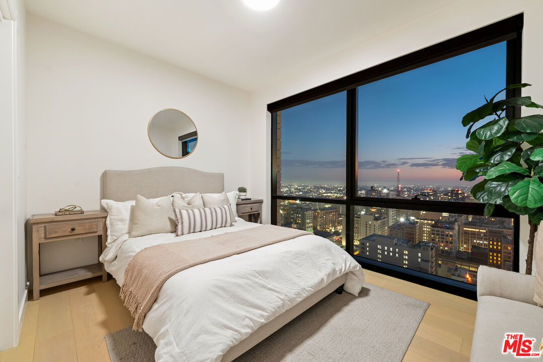 400 S Broadway Unit: 2910