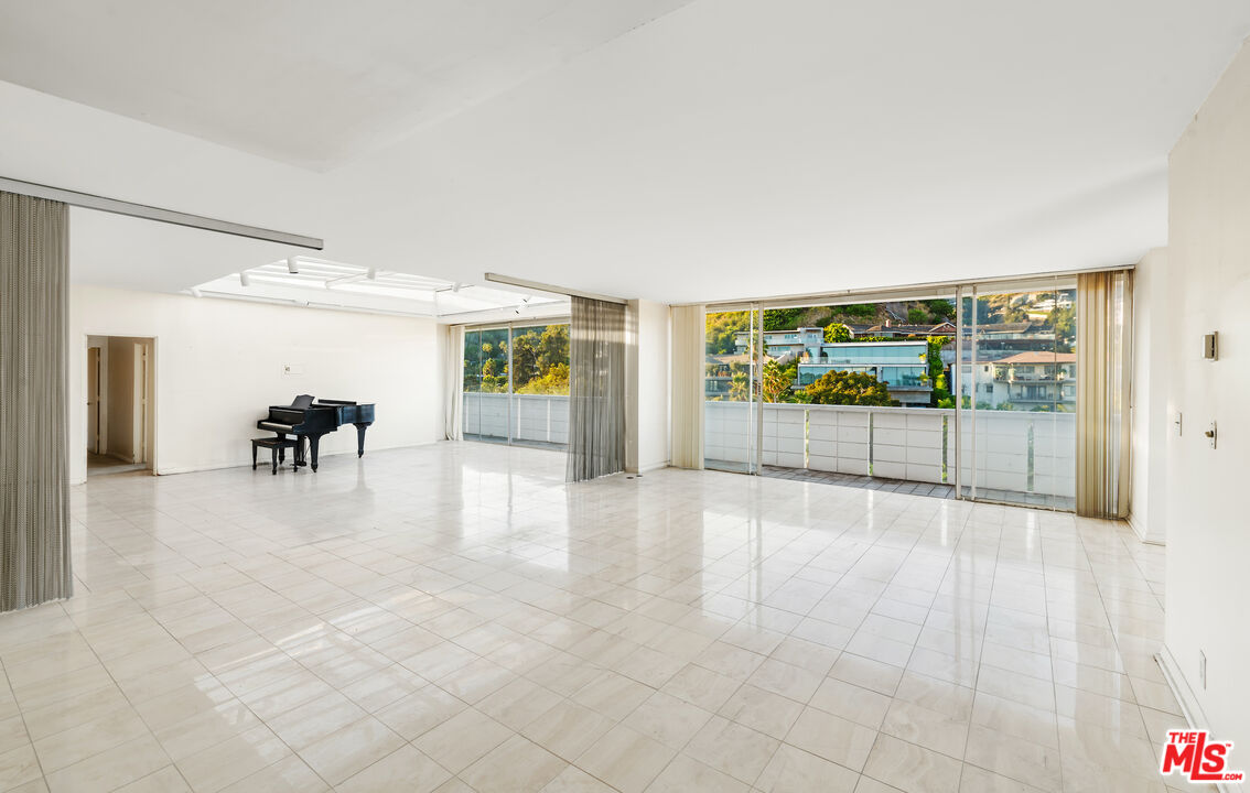 8787 Shoreham Dr Unit: PHB