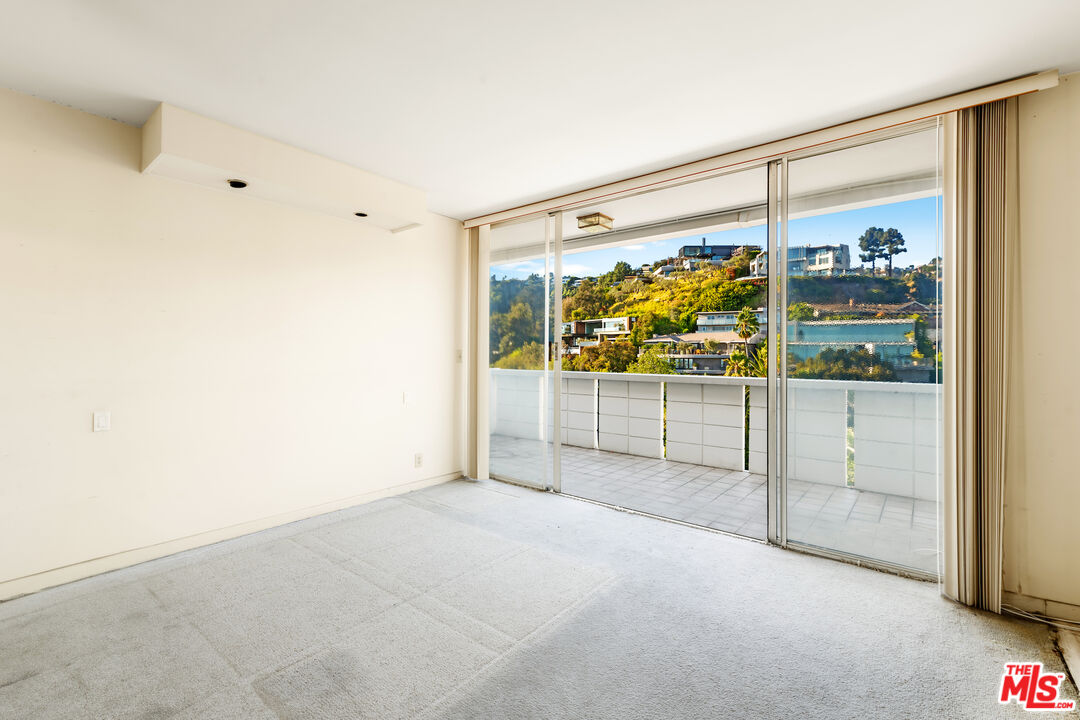8787 Shoreham Dr Unit: PHB