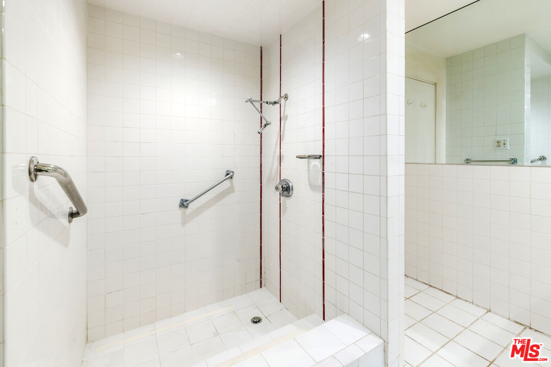 8787 Shoreham Dr Unit: PHB