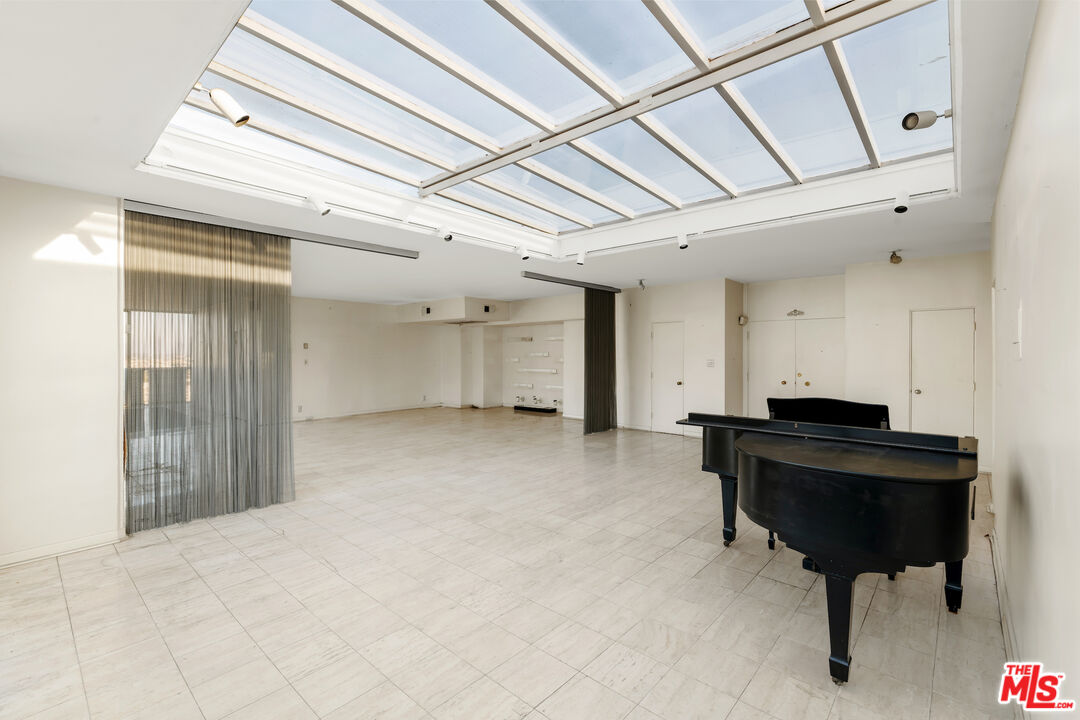8787 Shoreham Dr Unit: PHB