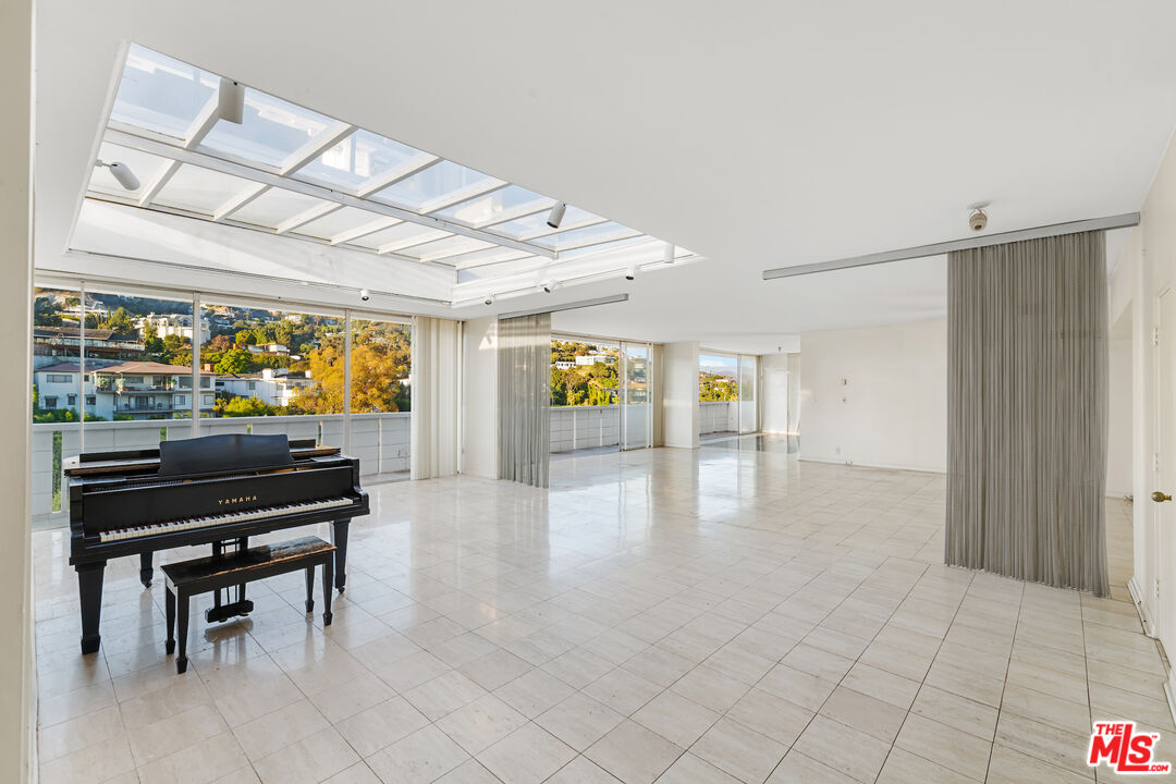 8787 Shoreham Dr Unit: PHB