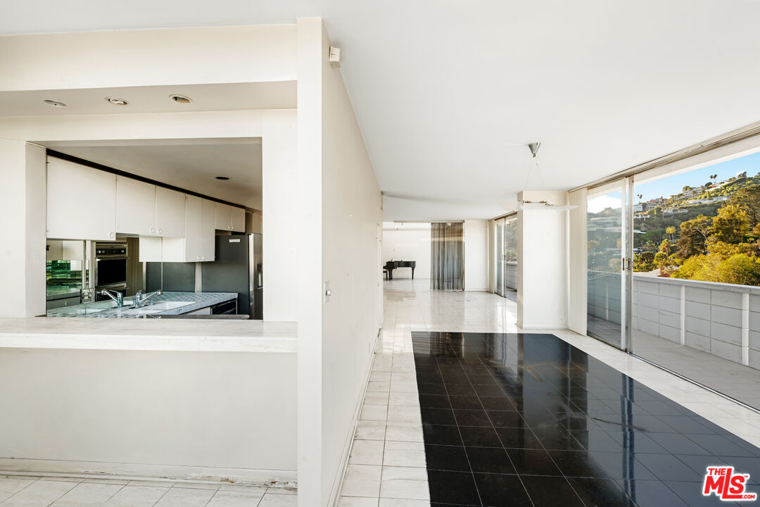 8787 Shoreham Dr Unit: PHB