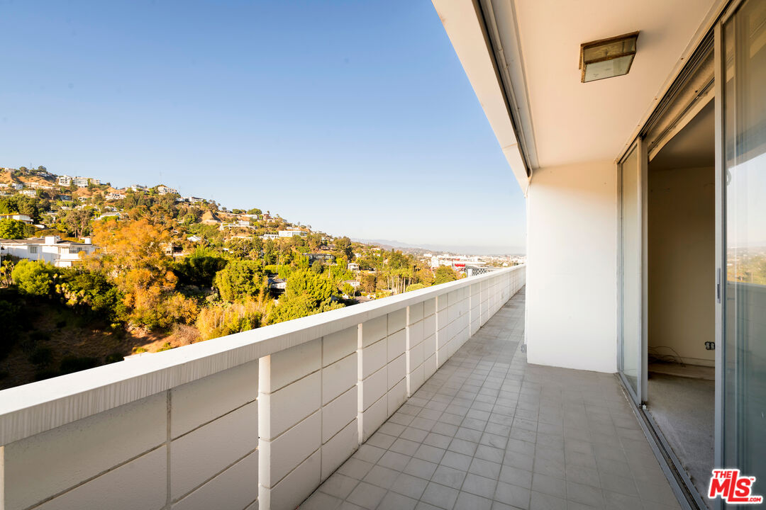 8787 Shoreham Dr Unit: PHB