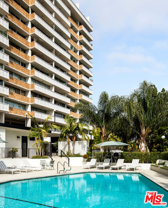8787 Shoreham Dr Unit: PHB