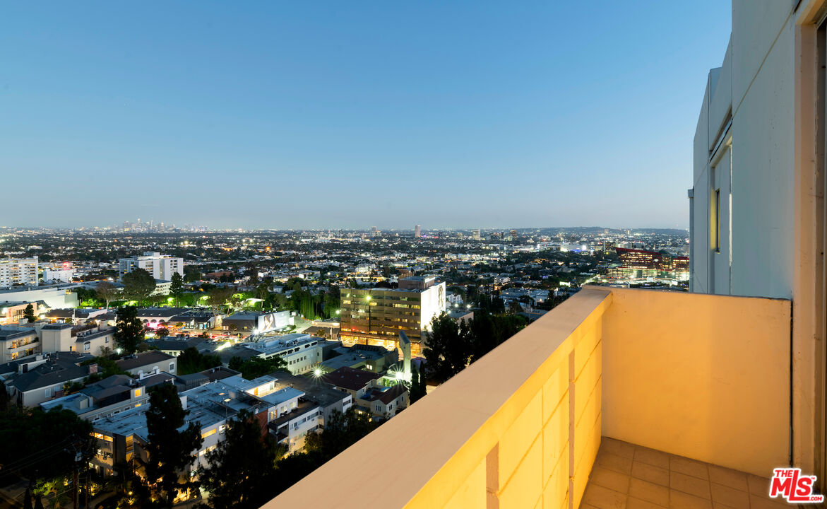 8787 Shoreham Dr Unit: PHB