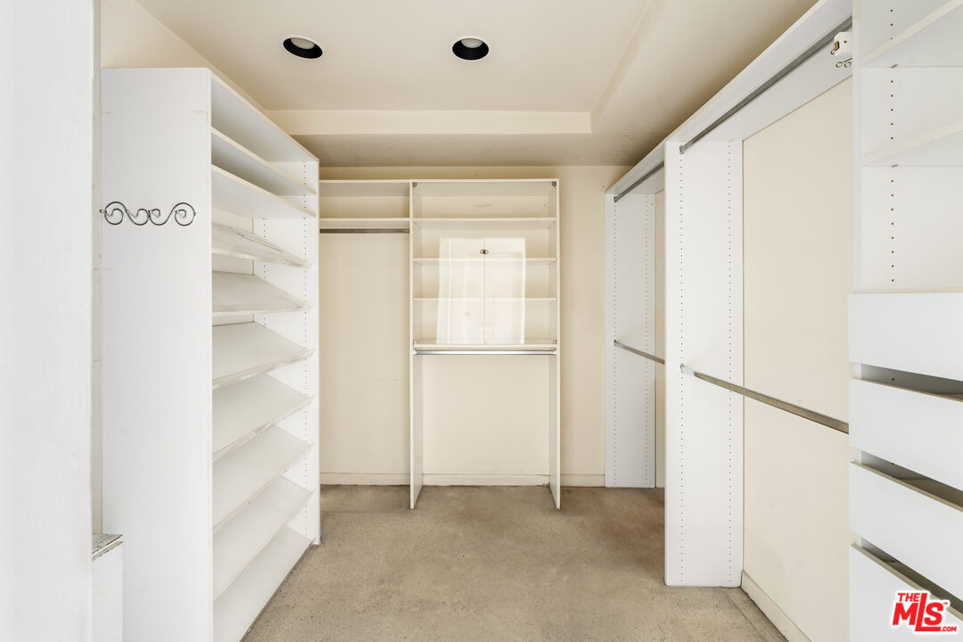 8787 Shoreham Dr Unit: PHB
